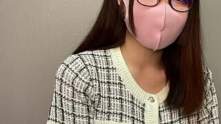 戴眼镜自慰感觉太不一样了！