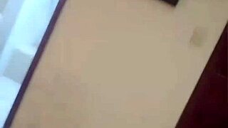 瘦中国美女在家自拍露大奶无码