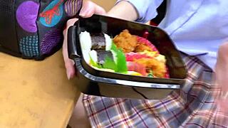 哇！瘦瘦18+青少年在俱乐部后在家制片中乞求生插