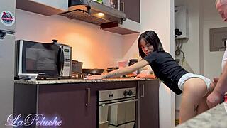 继女，为什么你的屁股在我的精液里晃动？