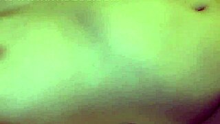 哇，这个下流的日本女神每次用她狂野的动作都让我欲火焚身