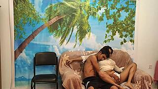 女友分享给BBC双重插入，与孟加拉男孩