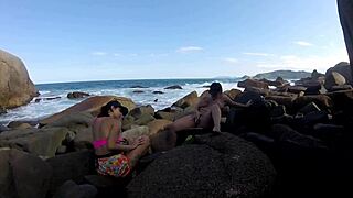 Muita orgia na praia da Galheta com Ines Ventura e Joy Cardozo em Florianopolis