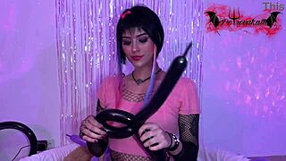 emo girl’s steamy balloon fetish playtime