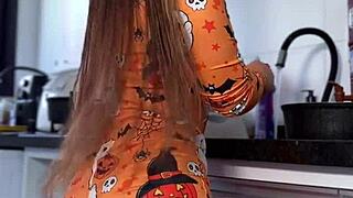 hey neighbor, check my delicious ass in leggings