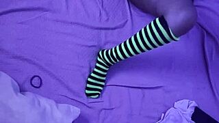 hey dude caught her squirting solo in room 😏💦