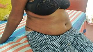 omg hottest stepmom's huge round ass... wanna play with it now??