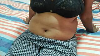 omg hottest stepmom's huge round ass... wanna play with it now??