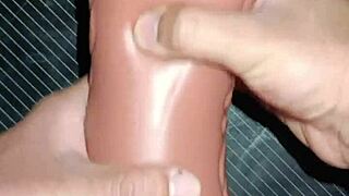 lipsy anal intenso y mamada de juguete del ano a la boca
