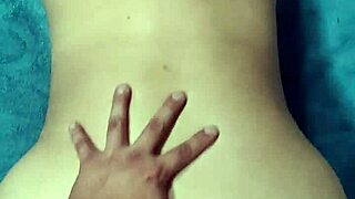 me da duro de perrito hasta que se viene en mis nalgas