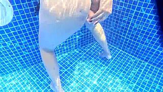 i catch huge ass milf in pool