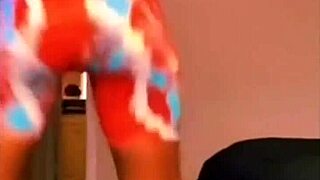 Ebony shows soft ass in tight leggings