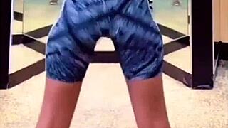 Ebony shows soft ass in tight leggings
