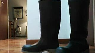 sacando mis calzados y mostrando mis pies