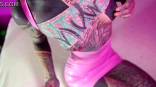 Solo tattoo girl self assfucks with toy