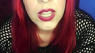 Ama pelirroja atendiendo a su sumiso culo roto joi argentina
