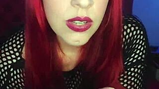 Ama pelirroja atendiendo a su sumiso culo roto joi argentina