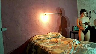 Española cahonda se hace una paja