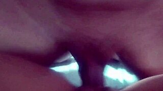 Coroa ensinando para o filho da vizinha que sexo se aprende desde novinho