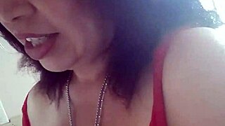 are you ready for this sexy juicy body with natural tits in bed?