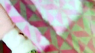 mi novia me chupa la verga bien rico y se la dejo caer en los pechos