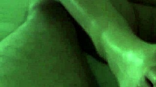 Girlfriend's barefoot footjob ends in cumshot