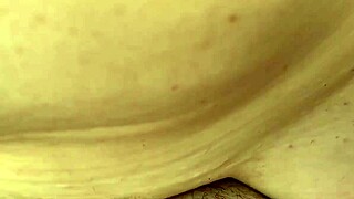 Minha branquinha enjoys a casual chat about her day