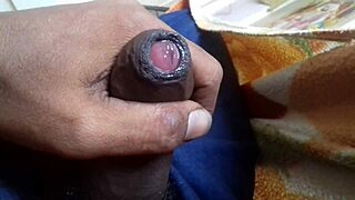 Relaxing bath session with an amazing handjob touch. Enjoy the intimate details.