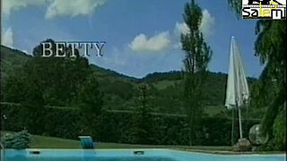 Cooking frittata live with egg breaking tips