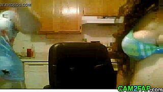 I watchin this excitin lesbian webcam show, it's so hot!