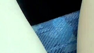 chica caliente en el coche masturbándose