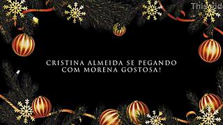 Loira e morena se pegando no especial de natal, que tesão! 😍
