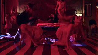 Natalie Perez dances el host baile with style. Fun moves all around! 💃