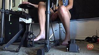 blonde drummer pumps pedals with bare feet 😍