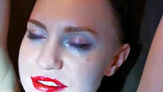 hannamontana so horny, masturbating in shower now 💦