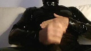 Latex masturbation session intensifies