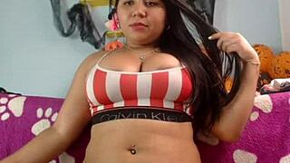 Indian girl pleasures her big ass