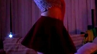 Noita dances for us so sexy! 💃