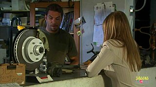 I saw her milf pussy cummin' during fingering and explode in anal