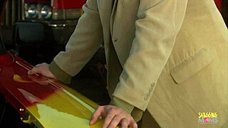 I saw her milf pussy cummin' during fingering and explode in anal