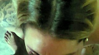 hey, check this out... putita chupa todo y se vomita encima