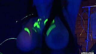 i'm brunette sexy milf audrey bitoni fuckin my shaved pussy wit a big tool