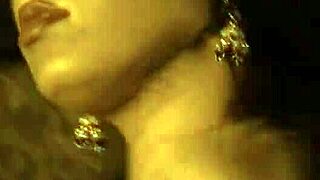 This Indian lady’s exotic dance drives me wild!