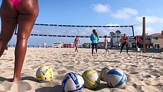 Wow, check that big booty African volleyball babe!