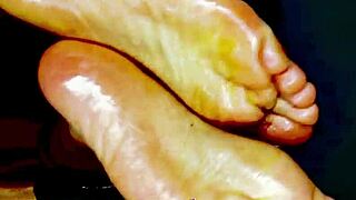 The masseuse gives a wet oily foot massage