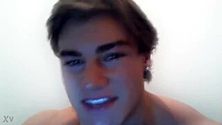 Jeff Seid hd flexing his muscles