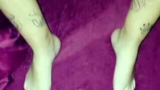 I wake my cousin with my cock on her feet, she gets excited and jerks me off with them until I cum 😍