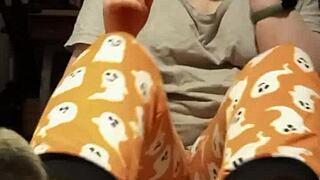 Amateur teen's stinky feet on webcam