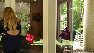 Lesbian milfs enjoy threeway with sweet teen babe 😍