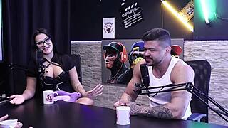 Sofreu Preconceito Quando Revelou Seu Rosto E Virou Acompanhante A Mãe Sabia Mas O Pai Não E Sobre Dar O Cu - Bia Hot Official